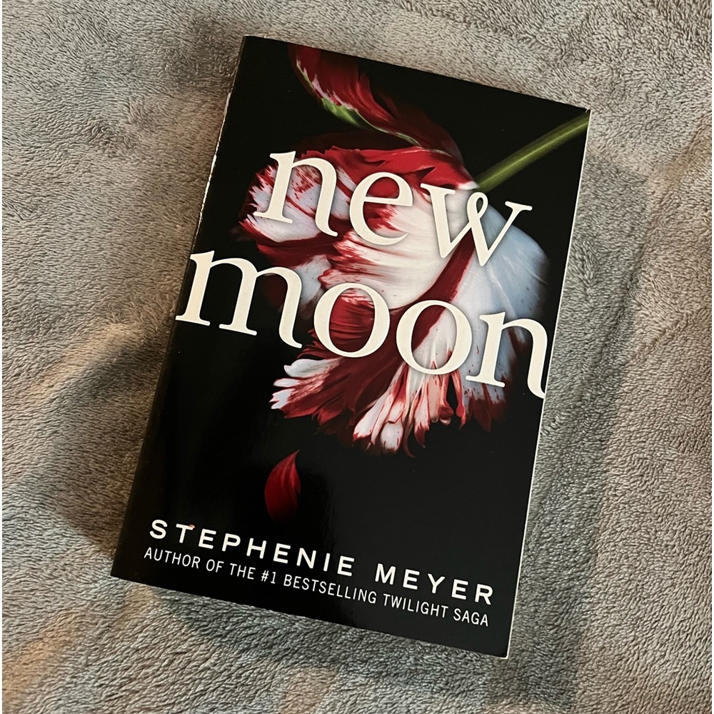 New Moon from The Twilight Saga Series (Book 2)